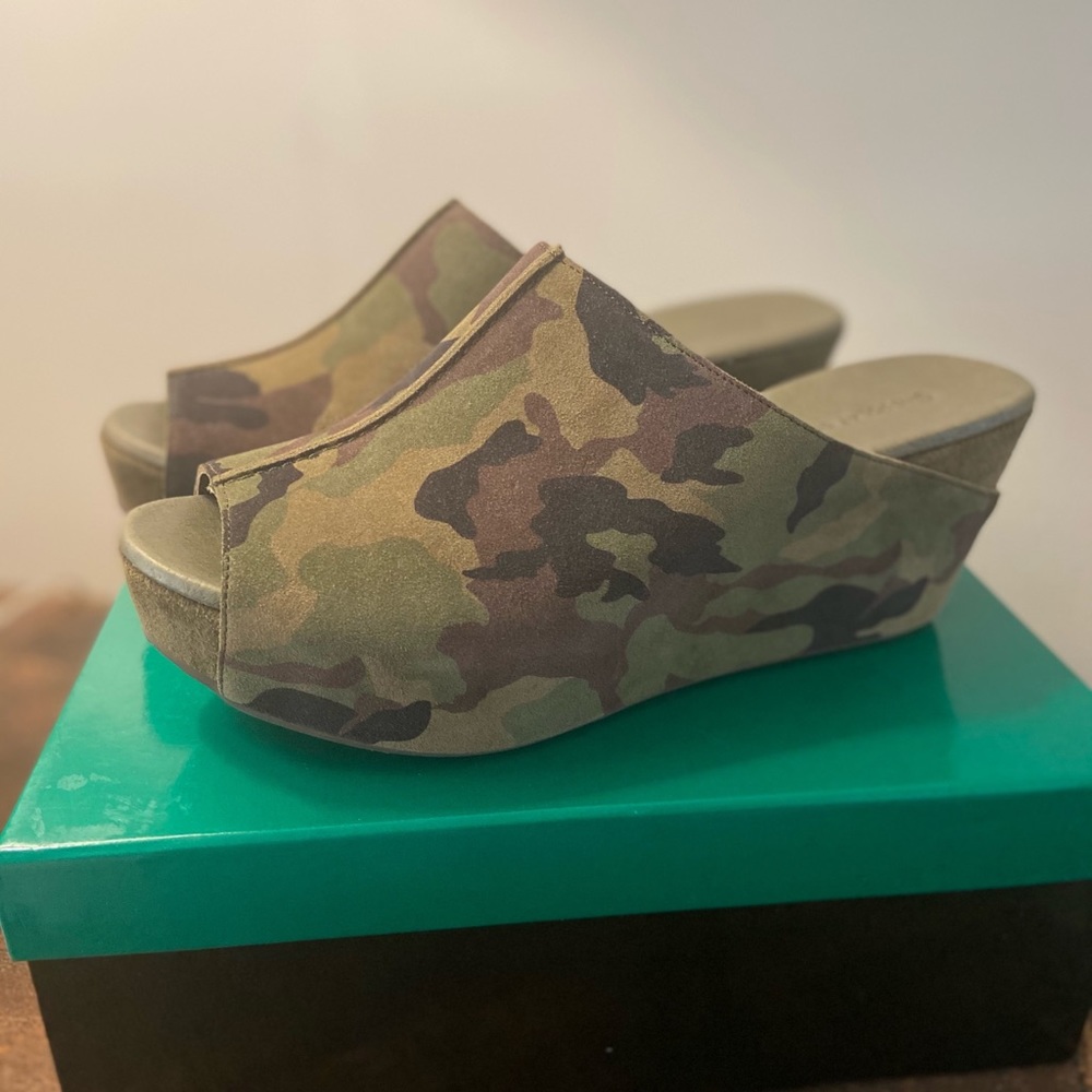 Women’s Chocolate Blu Camo Wedges
